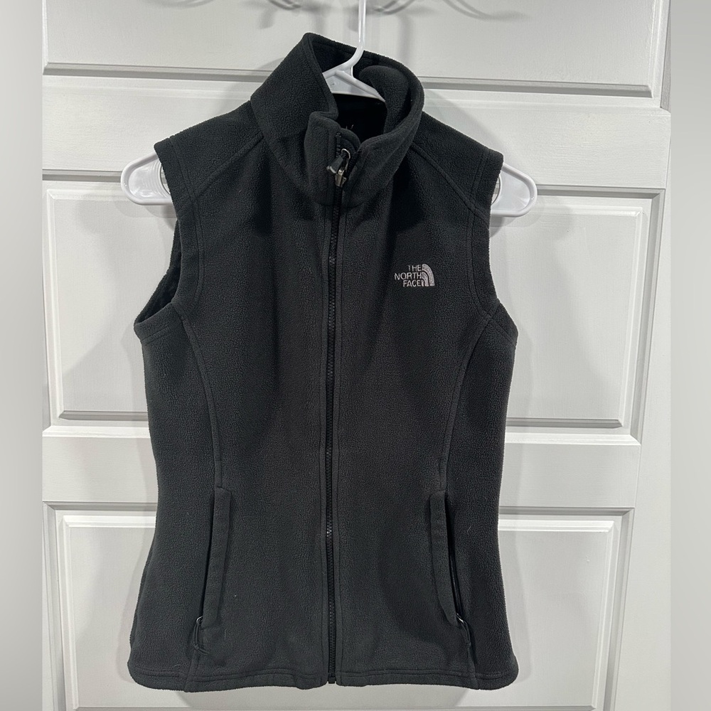 Women’s black North face vest XS.